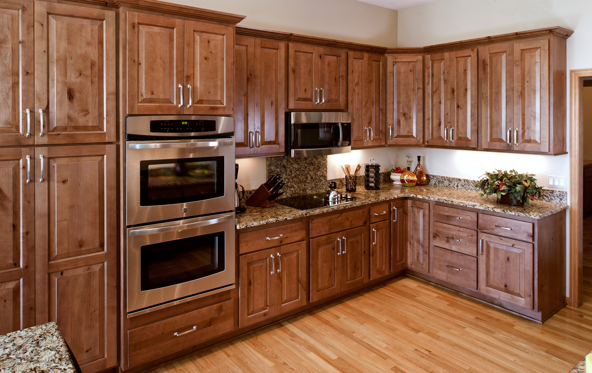 See this comfortable refaced kitchen | Showplace Cabinetry